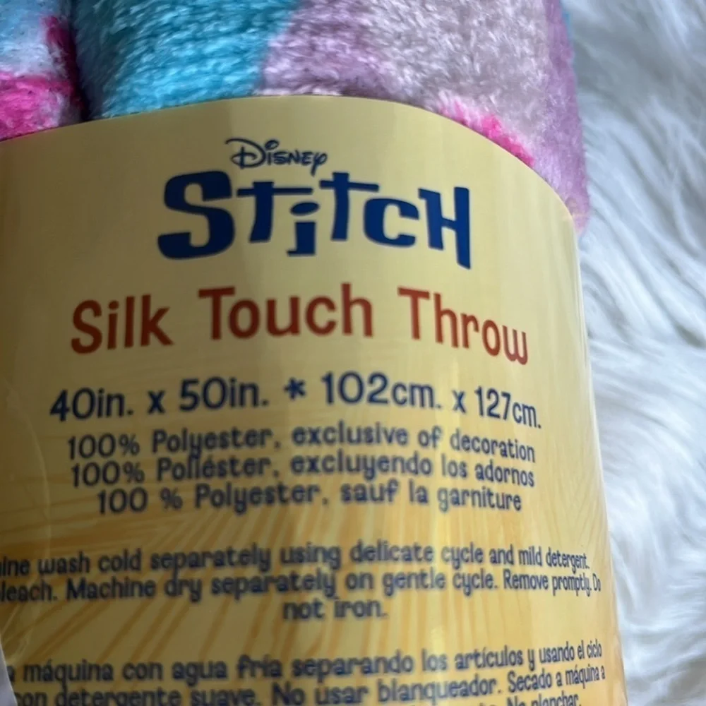 🆕 Disney’s Stitch True Love Throw Blanket 40”x50”